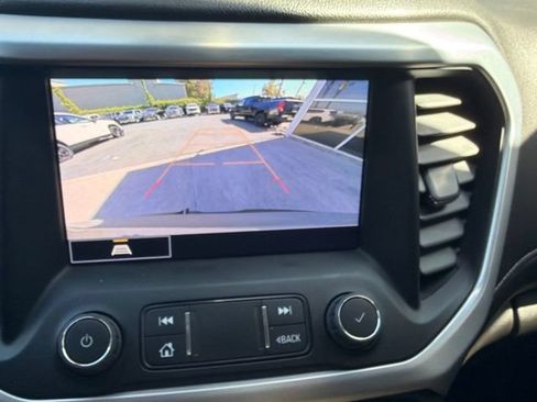 Used 2023 GMC Acadia SLE w/ Driver Convenience Package FWD image 12