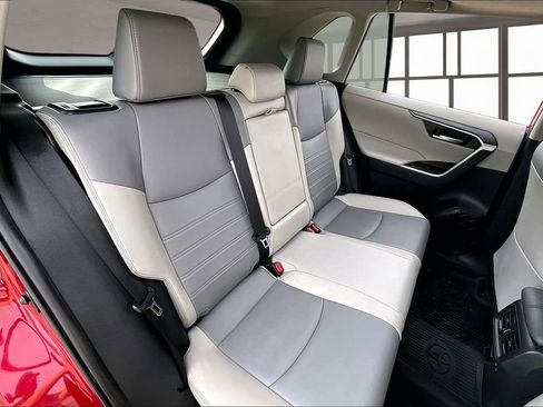 Used 2023 Toyota RAV4 XLE Premium image 25