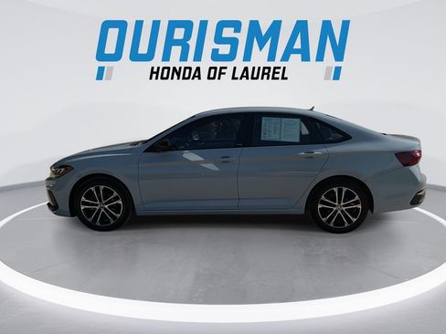 Used 2025 Volkswagen Jetta Sport FWD image 5