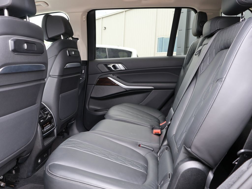 Used 2025 BMW X7 xDrive40i AWD/4WD image 19