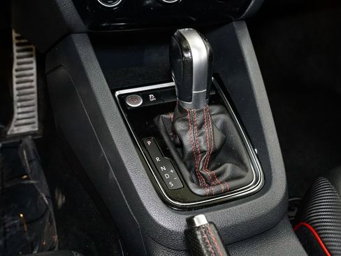 Used 2015 Volkswagen Jetta GLI SE image 17