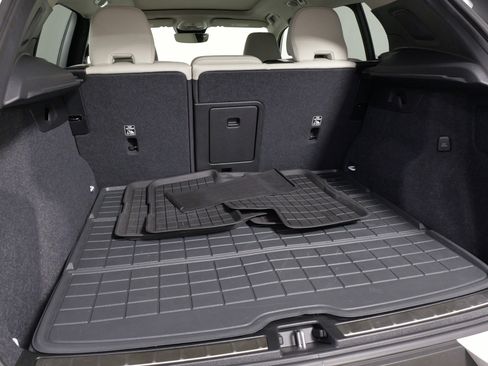 Used 2024 Volvo XC40 B5 Plus w/ Climate Package image 62