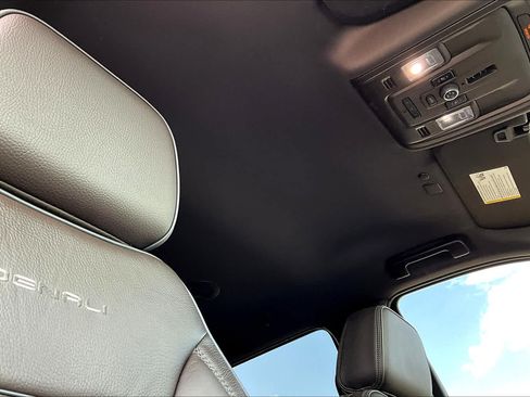 Used 2023 GMC Yukon Denali AWD/4WD image 12