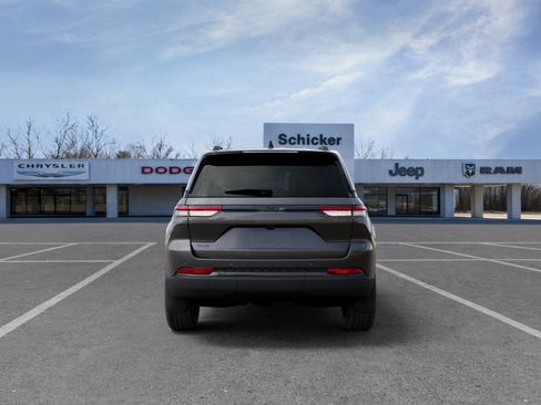 New 2025 Jeep Grand Cherokee Altitude w/ MOPAR Finishing Package image 27