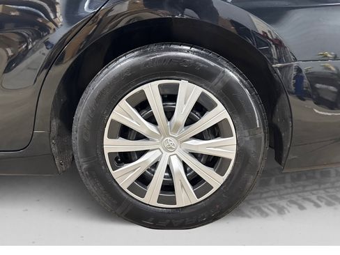 Used 2020 Toyota Camry LE image 46