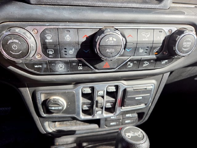 Used 2018 Jeep Wrangler Unlimited Sahara AWD/4WD image 8