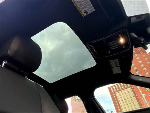 Used 2026 Land Rover Range Rover Velar S image 14