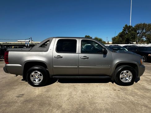 Used 2008 Chevrolet Avalanche LT w/ Convenience Package #1 image 6