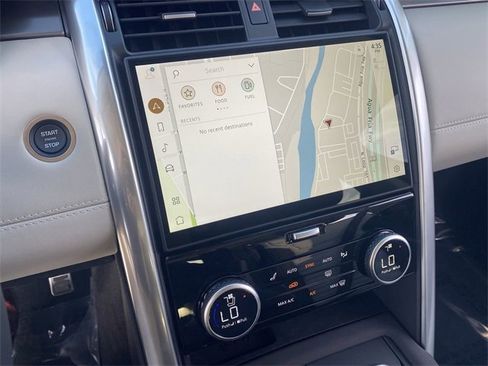 Used 2025 Land Rover Discovery Metropolitan Edition image 9