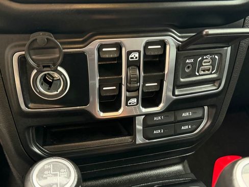 Used 2023 Jeep Wrangler Unlimited Sahara image 26