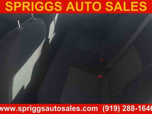 Used 2022 Nissan Versa S FWD image 3