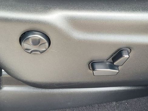 Used 2019 Jeep Grand Cherokee Altitude image 31