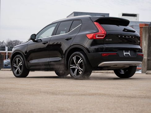 Certified 2023 Volvo XC40 B5 Plus w/ Driver Assist Package image 5