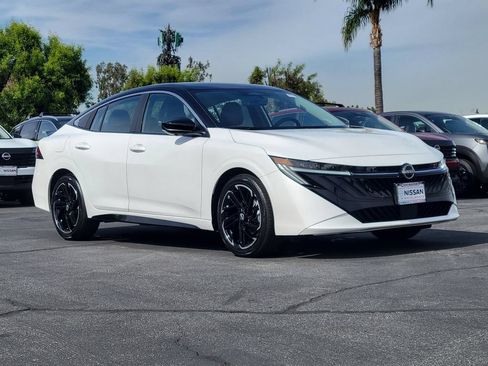 New 2026 Nissan Sentra SR w/ SR Premium Package FWD image 16