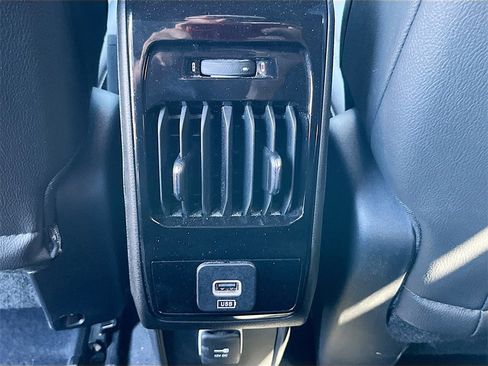 Used 2025 Jeep Compass Latitude image 23