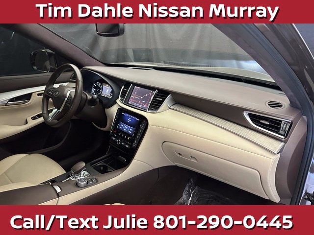 Used 2019 INFINITI QX50 Essential w/ Sensory Package AWD/4WD image 17