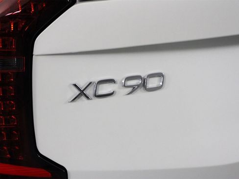 New 2025 Volvo XC90 B6 Plus image 16