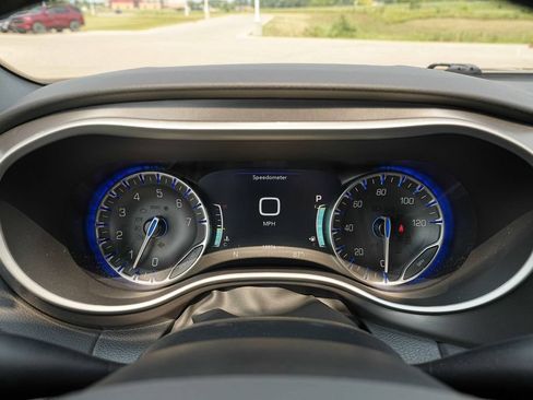 Used 2026 Chrysler Pacifica Select FWD image 33