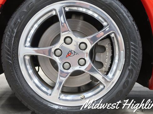 Used 2002 Chevrolet Corvette Coupe w/ Preferred Equipment Group2 RWD image 16