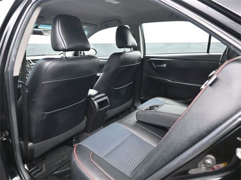 Used 2015 Toyota Camry SE image 14