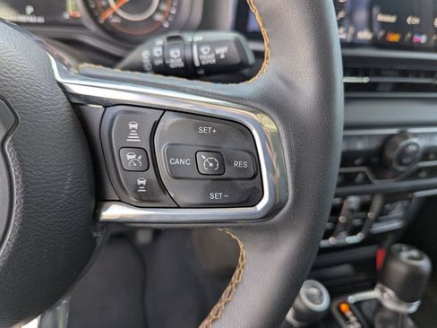 Used 2025 Jeep Wrangler Sahara image 26