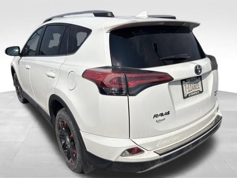 Used 2018 Toyota RAV4 XLE AWD/4WD image 18