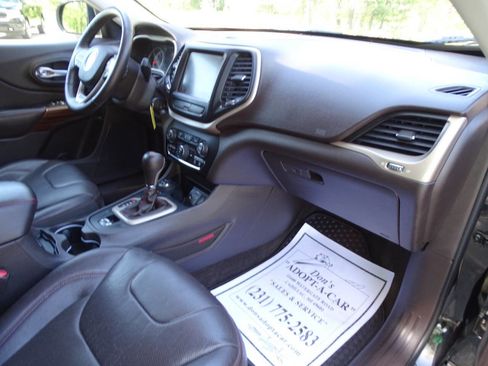Used 2015 Jeep Cherokee Trailhawk w/ Leather Interior Group AWD/4WD image 37