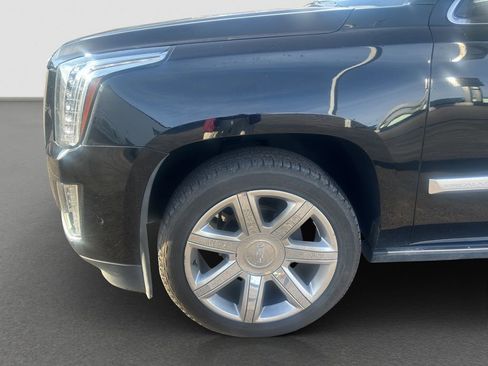 Used 2020 Cadillac Escalade Premium Luxury AWD/4WD image 4