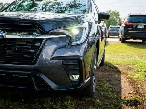 New 2025 Subaru Ascent Limited image 3