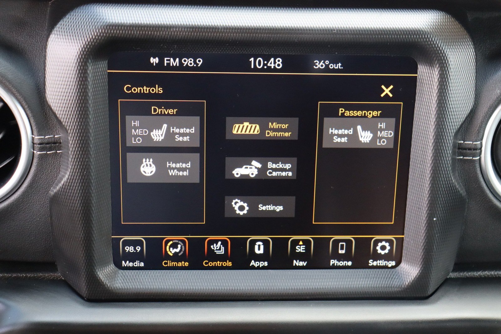Used 2022 Jeep Wrangler Unlimited Sahara w/ Cold Weather Group AWD/4WD image 32
