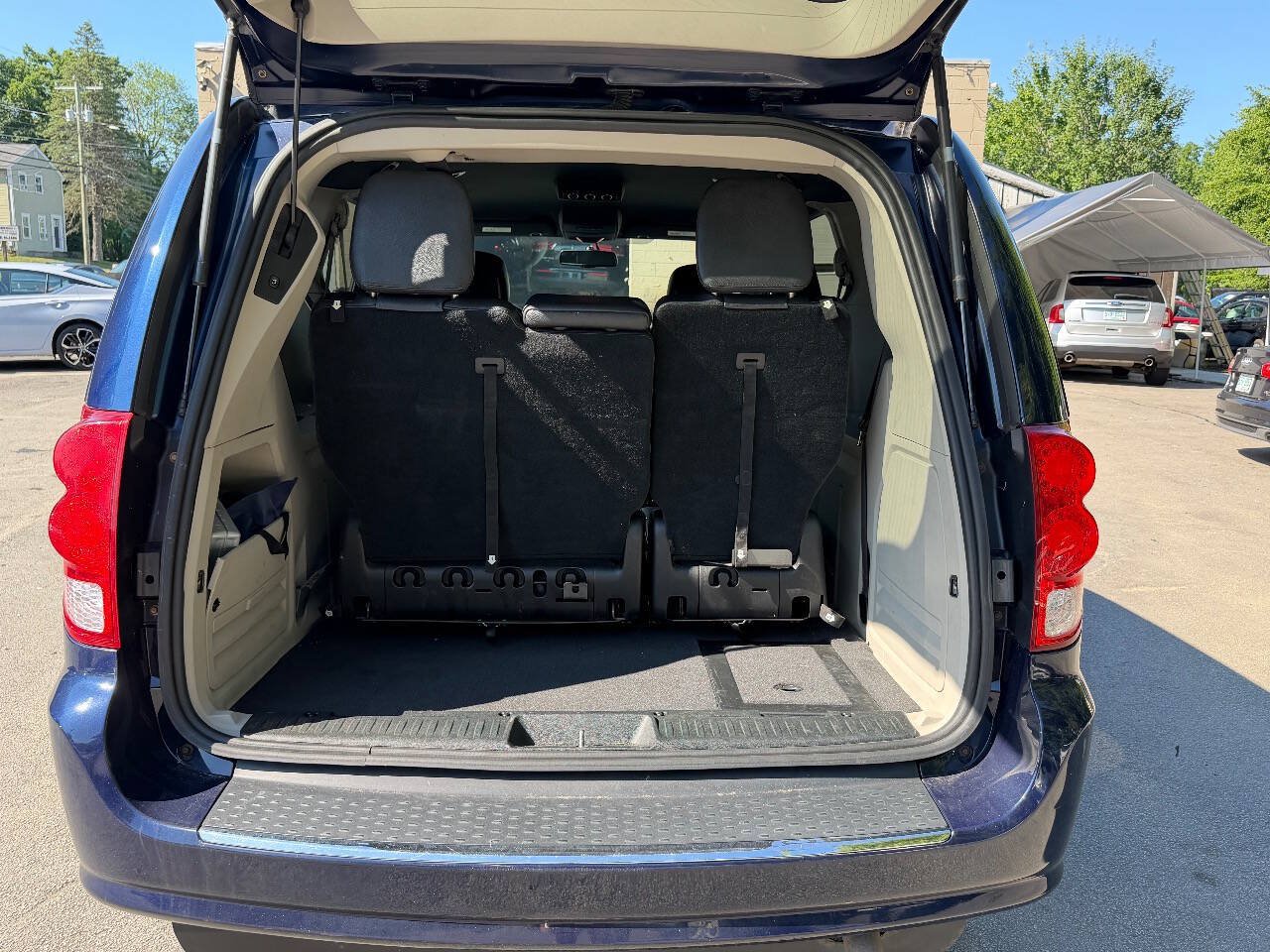 Used 2015 Dodge Grand Caravan SXT FWD image 8