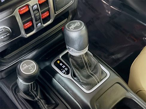 Used 2018 Jeep Wrangler Unlimited Sahara w/ Cold Weather Group image 16