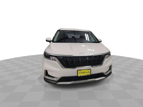 Used 2024 Kia Carnival LX FWD image 2