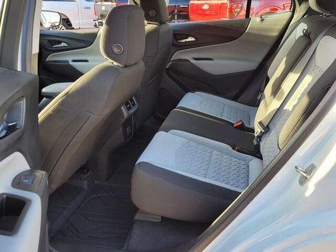 Used 2022 Chevrolet Equinox LS image 6