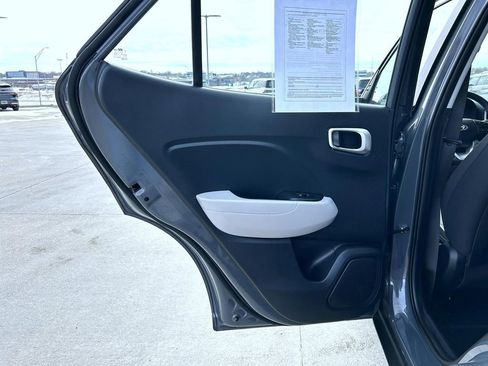 Used 2025 Hyundai Venue SEL image 20