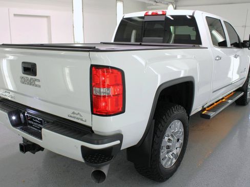 Used 2016 GMC Sierra 2500 Denali w/ Duramax Plus Package AWD/4WD image 9