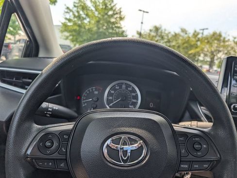 Used 2020 Toyota Corolla LE FWD image 24