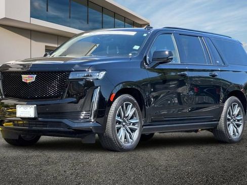 Certified 2024 Cadillac Escalade ESV Sport Platinum image 8