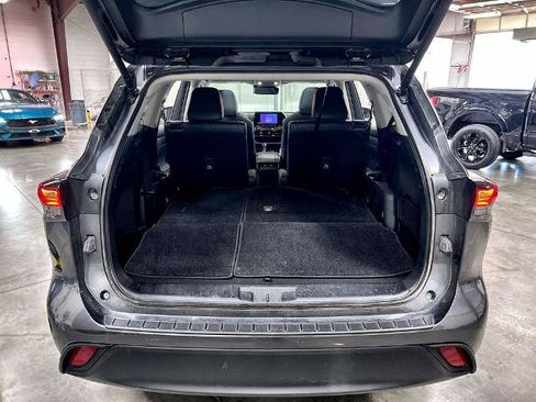 Used 2024 Toyota Highlander XLE FWD image 23