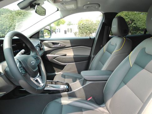 Certified 2025 Chevrolet Trax ACTIV w/ Driver Confidence Package FWD image 10