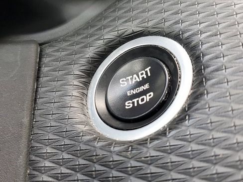 Used 2019 Land Rover Range Rover Velar R-Dynamic SE image 22