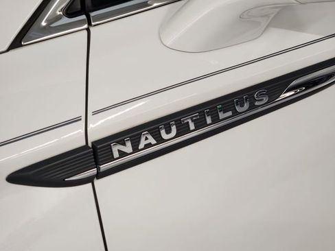 Used 2023 Lincoln Nautilus FWD w/ Premium Package image 13