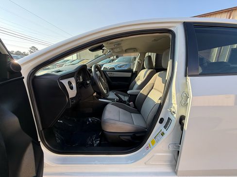 Used 2019 Toyota Corolla LE image 9