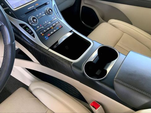 Used 2020 Lincoln Nautilus Reserve w/ Equipment Group 201A image 17