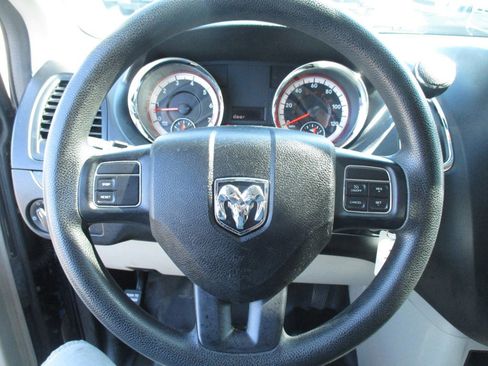 Used 2014 RAM C/V Tradesman image 12