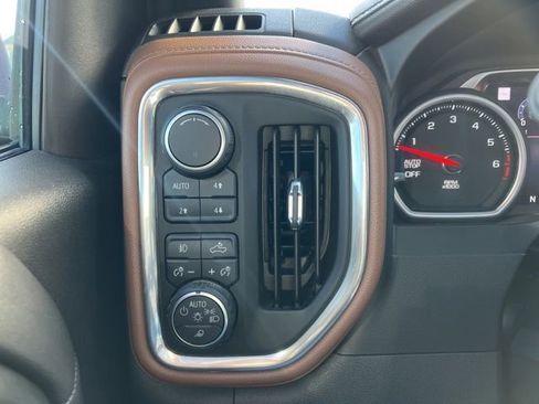 Used 2019 Chevrolet Silverado 1500 High Country image 24