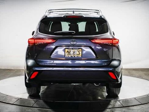 Certified 2022 Toyota Highlander XLE image 5