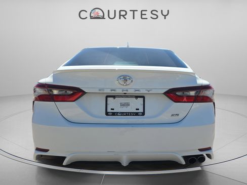 Certified 2022 Toyota Camry SE image 4