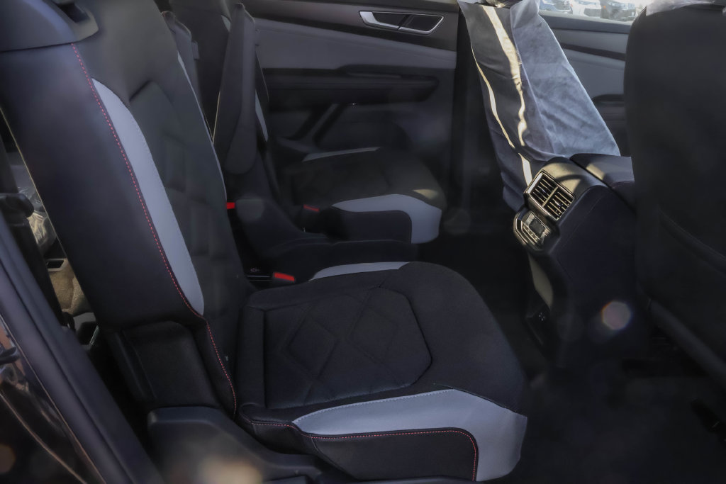 New 2026 Volkswagen Atlas Peak Edition AWD/4WD image 36