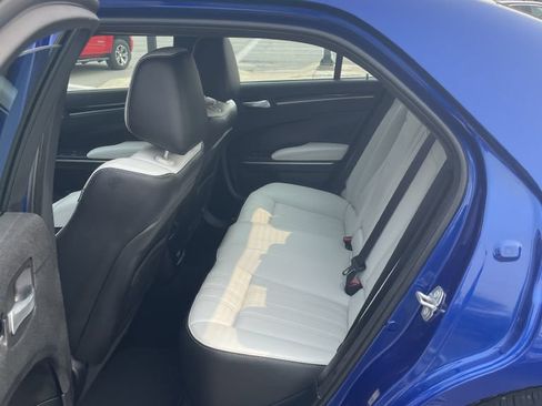 Used 2019 Chrysler 300 S AWD/4WD image 9